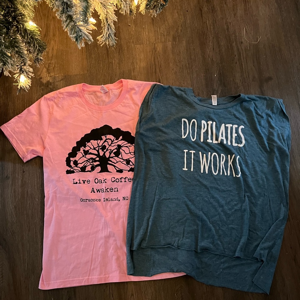 2 pack shirts Perfect condition